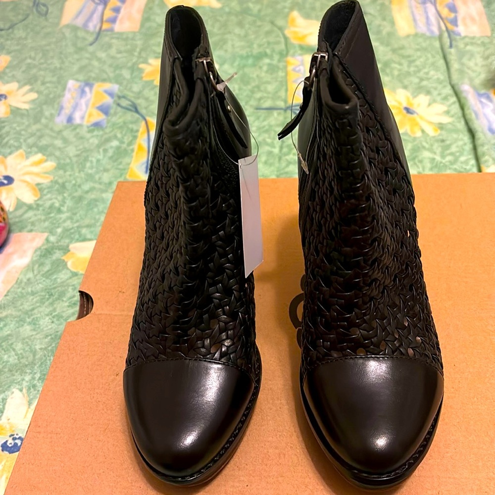 NWT - UGG Heel Boots Size 8